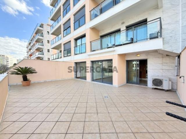 Apartamento T2 com terraço e box, nos Terraços do Marquês, Oeiras