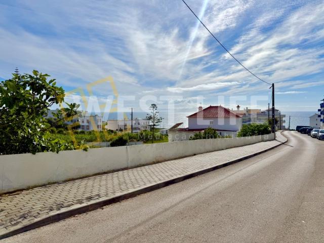 Apartamento T2 Renovado com terraço e churrasqueira no Centro da Ericeira 2 Minutos da Praia