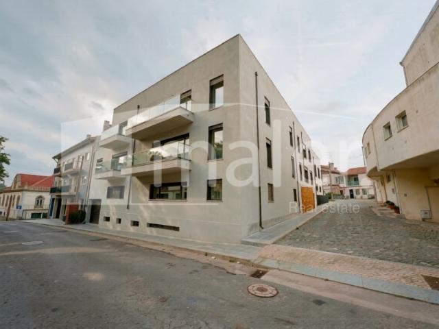 Apartamento T2 com terraço e duas suites | Elegância contemporânea em Aveiro