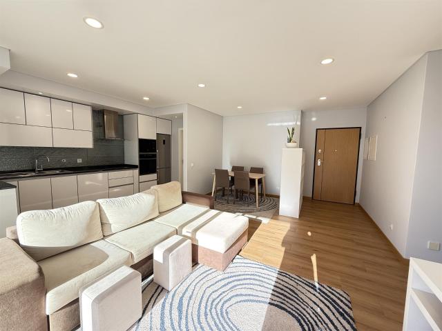 Apartamento T2 com terraço e estacionamento no centro de Lag. 96m² Lagos