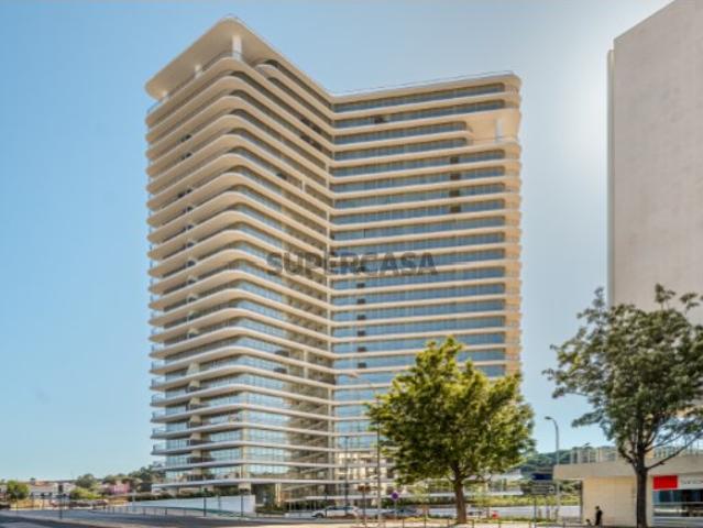 Apartamento T2 com terraço e garagem, Campolide, Lisboa