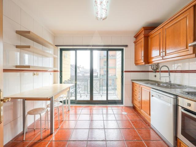 Apartamento T2 com terraço e garagem, em Vilar, São Bernardo!