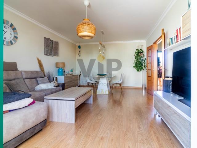 Apartamento T2 com Terraço e Vista Mar em Olhão