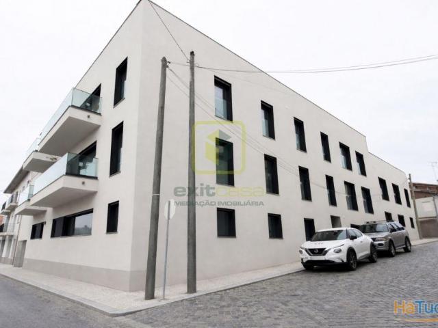 Apartamento T2 com Terraço em Aveiro | 26074082713