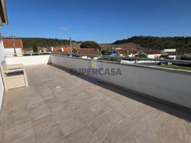 Apartamento T2 com Terraço em Outeiro da Cabeça