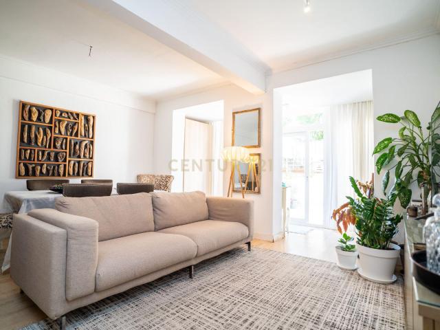 Apartamento T2 com Terraço em Queluz, Sintra