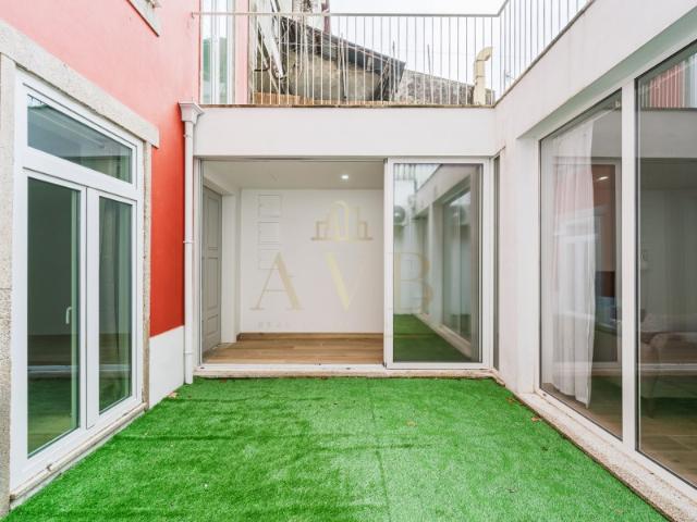 APARTAMENTO T2 COM TERRAÇO NA BAIXA DO PORTO
