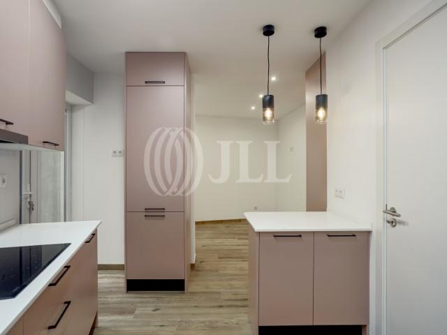 Apartamento T2 com terraço, na Lapa, Lisboa