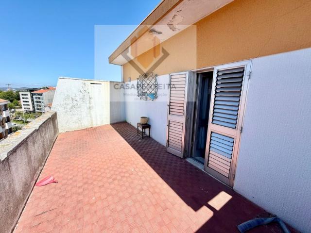 Apartamento T2 com Terraço no Último Piso Junto à Praça Velazquez Antas