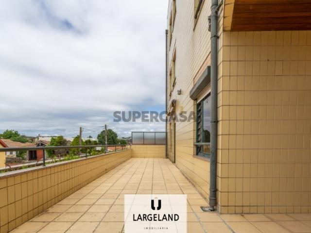 Apartamento T2 com Terraço no Centro de Santa Maria de Lamas