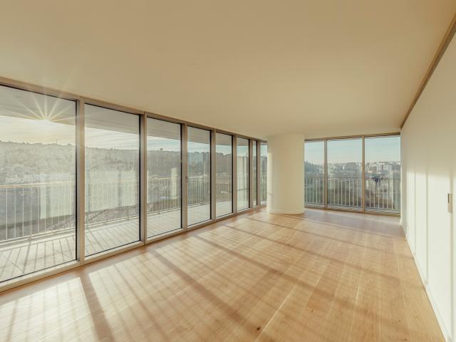 Apartamento T2 com Terraço, no Infinity Tower, em Lisboa