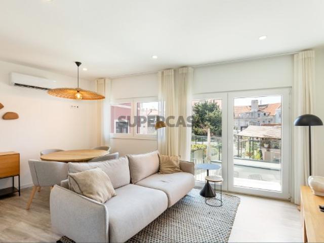 Apartamento T2, com terraços e estacionamento, em Lisboa