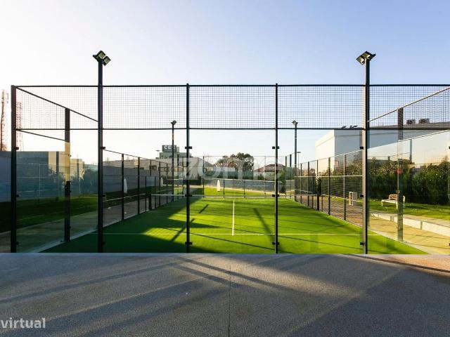Apartamento T2 com Terrao no prestigiado edifcio Molares 21