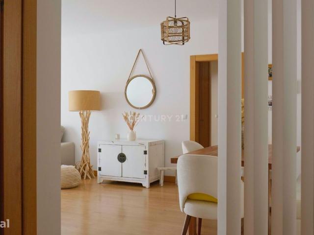 Apartamento T2 com Terrao de 73m2, em Oeiras