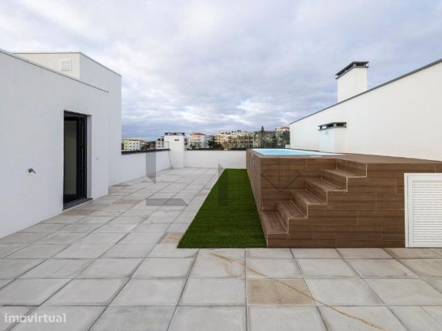 Apartamento T2 com Terrao e Piscina Privada com Vista Mar, Garagem.