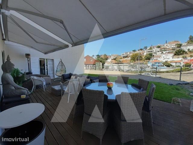 Apartamento T2 com terrao em Montalvo, Setbal!