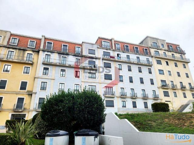 Apartamento T2 com uma área total de 129 m², situado em Oliveira de Douro, | 26074079075