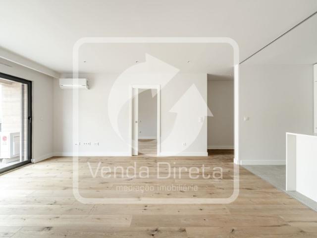 Apartamento T2 com Varanda Condomínio de luxo com Piscina em Setúbal