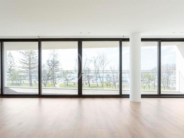 Apartamento T2 com Varanda, Del Mar Marina I, em Olhão, Alga. 122m² Olhão