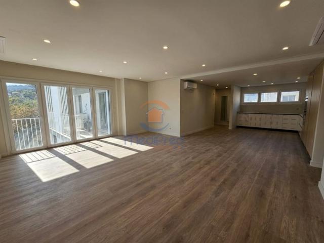 Apartamento T2 com Varanda e BOX | Ramada, Odivelas