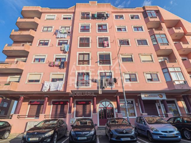Apartamento T2 com varanda e elevador vista serra de sintra