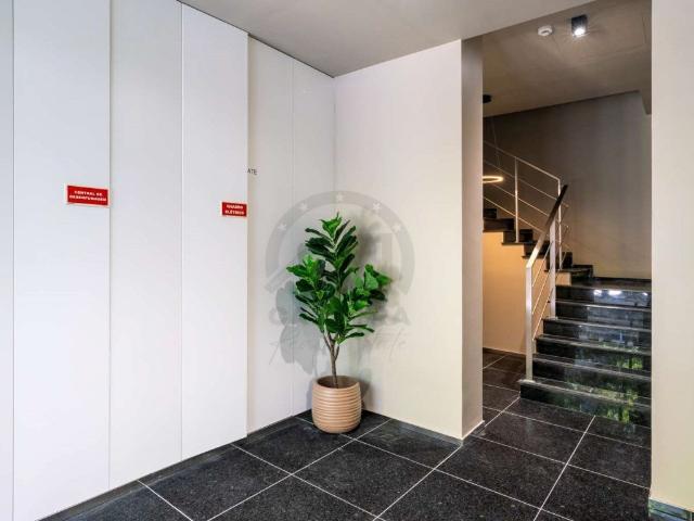 Apartamento T2 com varanda e estacionamento nas Avenidas Nov. 99m² Avenidas Novas