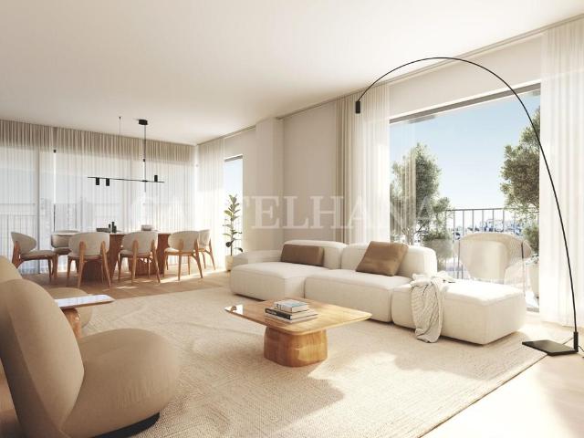 Apartamento T2 com varanda e estacionamento no Campo Grande 98m² Alvalade