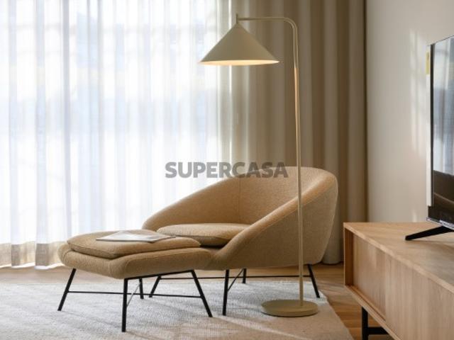 Apartamento T2 com varanda e estacionamento no Campo Grande
