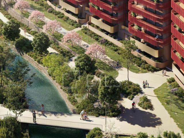 Apartamento T2 com varanda e estacionamento, no Porto