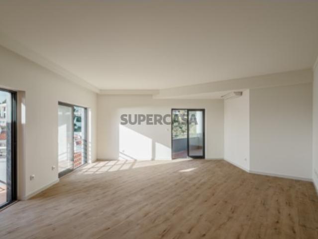 Apartamento T2, condomínio fechado com piscina, Oeiras
