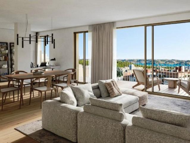 Apartamento T2 com varanda e estacionamento em Miraflores
