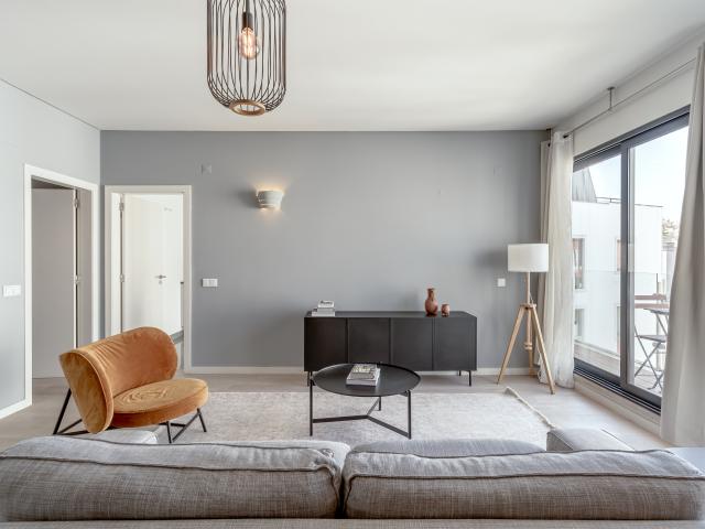 Apartamento T2 com varanda e estacionamento, em Lisboa