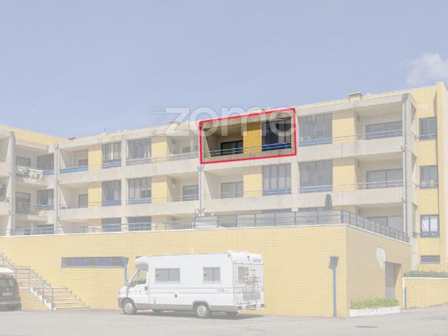 Apartamento T2 com Varanda e Garagem fechada ao Morangal, Arcozelo