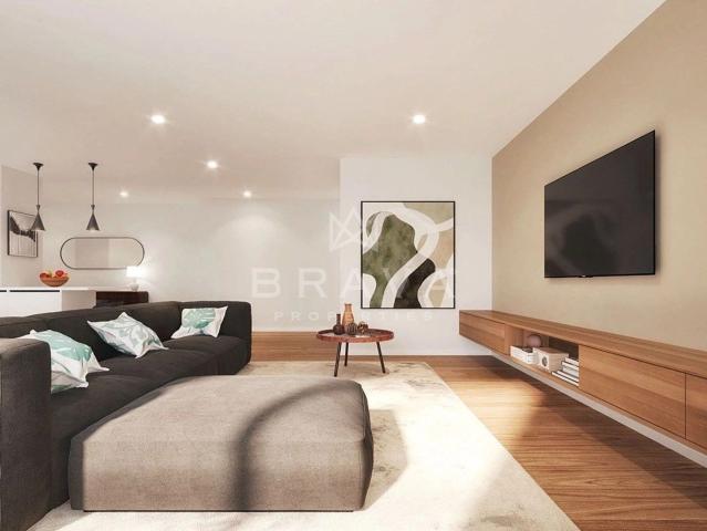 Apartamento T2 com varanda e garagem no centro de Almancil