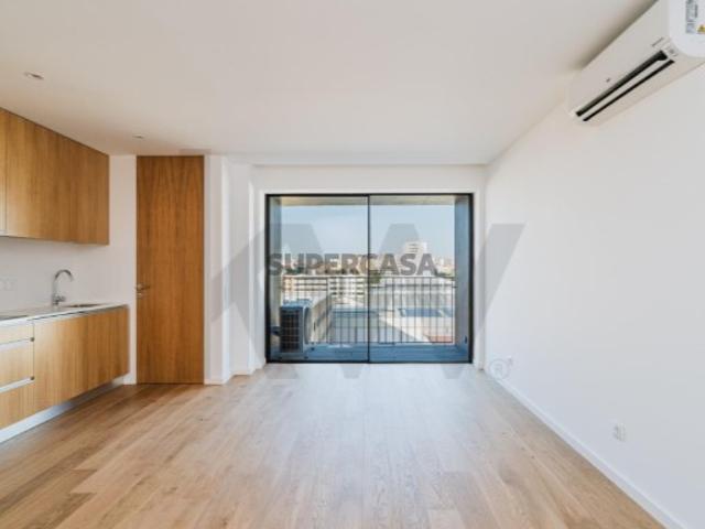 Apartamento T2 com varanda e garagem para venda em Matosinhos Sul