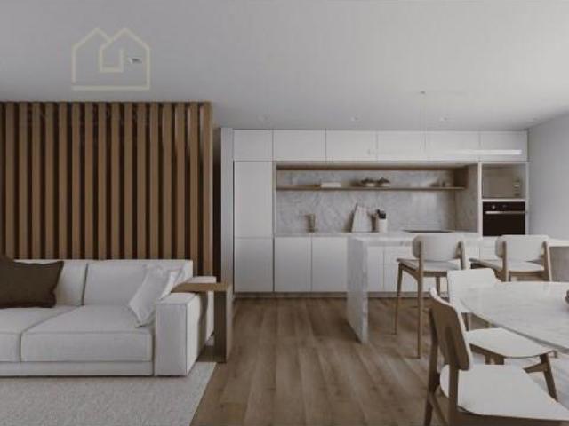 Apartamento T2 com varanda e garagem para comprar em São Fél. 81m² São Félix Da Marinha