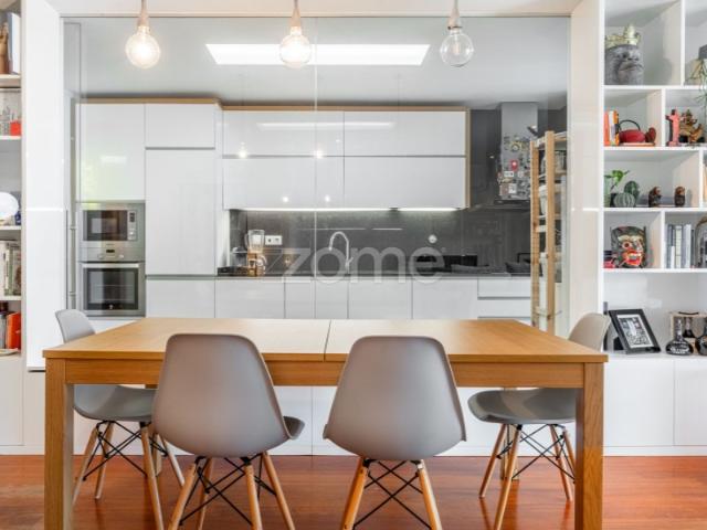 Apartamento T2 com varanda e lugar de garagem Antas Prestige, Porto