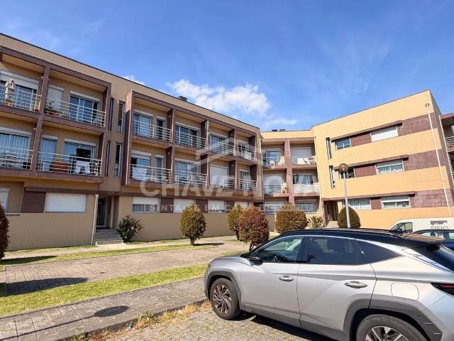 Apartamento T2 com Varanda e Lugar de Garagem em Baguim do Monte
