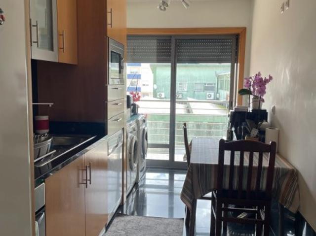 Apartamento T2 com varanda e lugar de garagem para Arrendamento Areosa | Porto