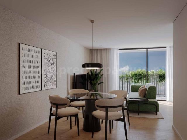Apartamento T2 com varanda e lugar de garagem, Paranhos