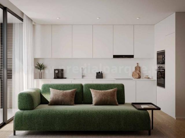 Apartamento T2 com varanda e lugar de garagem, Paranhos