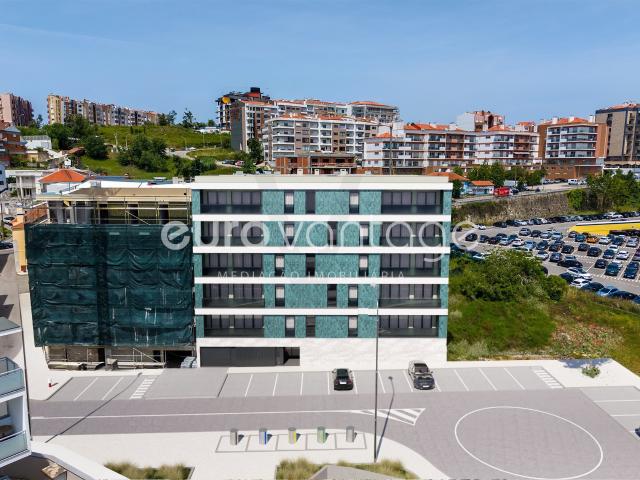 Apartamento T2 com Varanda e Terraço