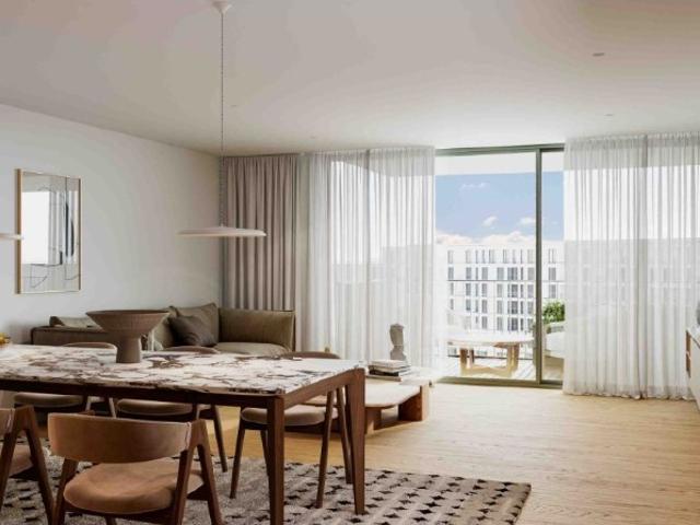 Apartamento T2 com varanda e terraço em Custóias