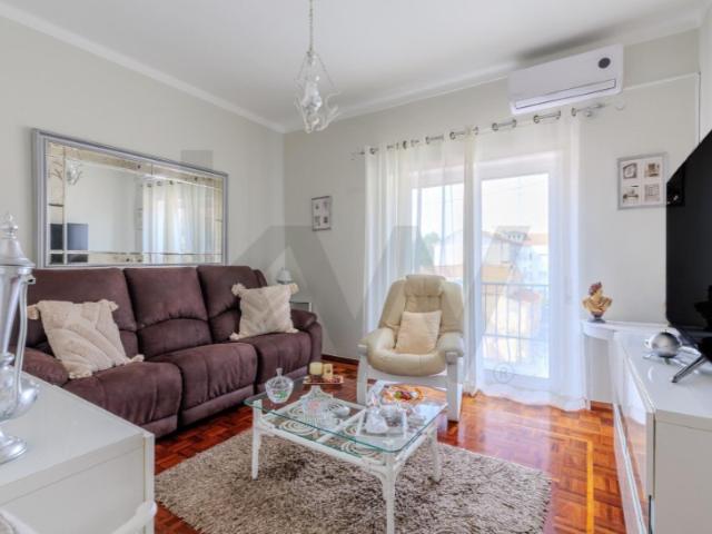 Apartamento T2 com Varanda e Vista Desafogada | Barreiro