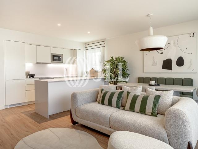 Apartamento T2 com varanda, em Telheiras, Lisboa