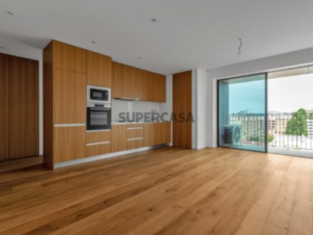 Apartamento T2 com varanda em Matosinhos Sul