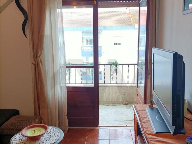 Apartamento T2 com varanda em Moita: Conforto e Praticidade