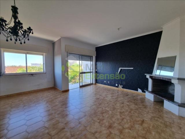 Apartamento T2, com varanda, em São Domingos de Rana, 67 m2, com lareira e varanda