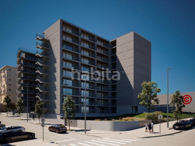 Apartamento T2 com Varanda, Garagem e Metro à porta em Santo Ovídeo V. N.de Gaia