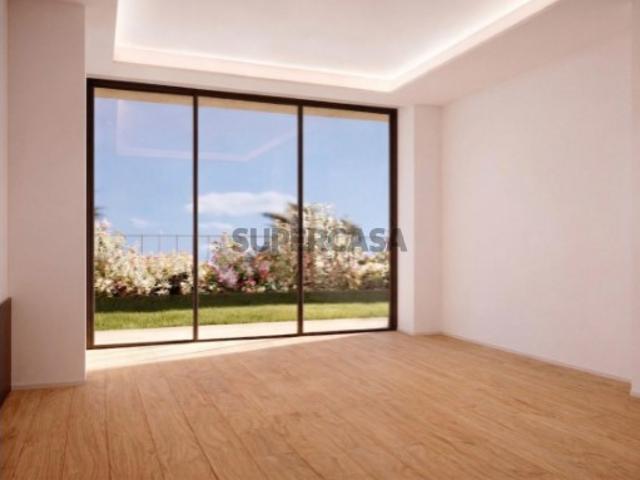 Apartamento T2 com varanda, jardim e garagem na Solum, Coimbra